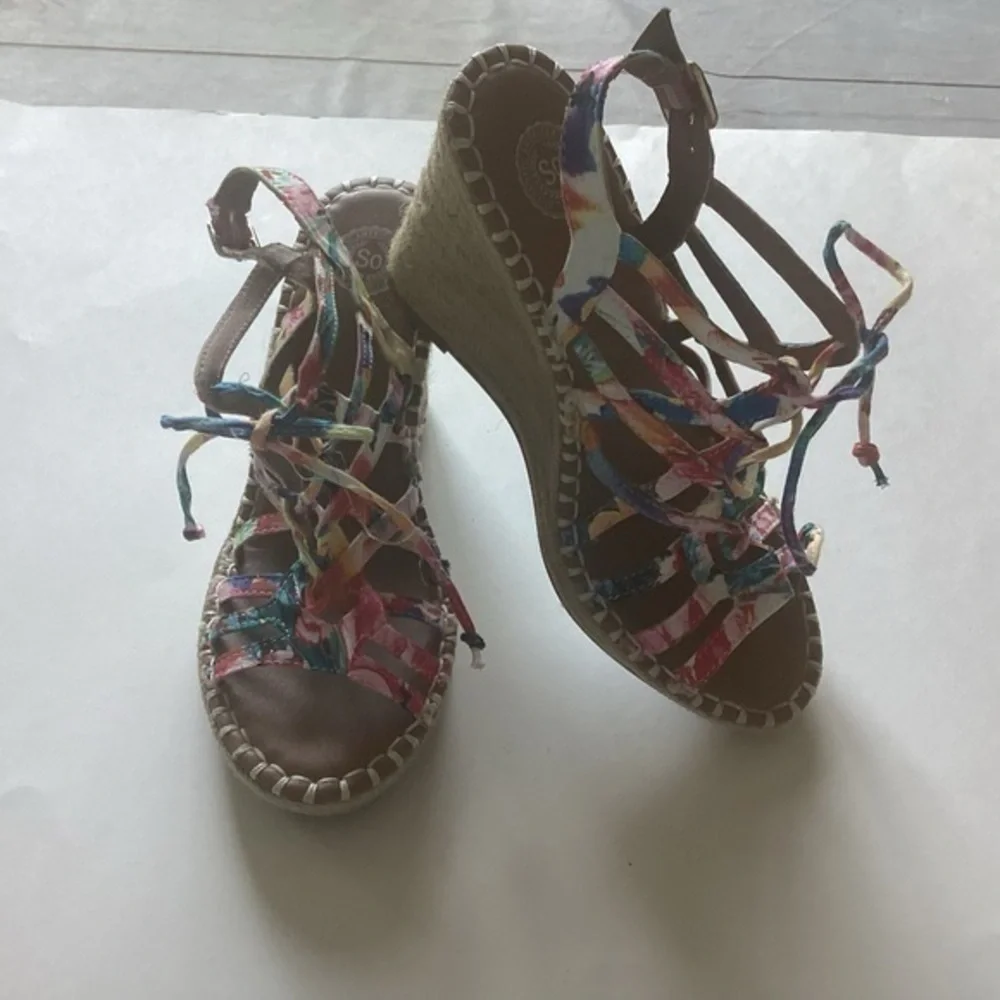 SO Espadrilles Size 8 Multi Colored